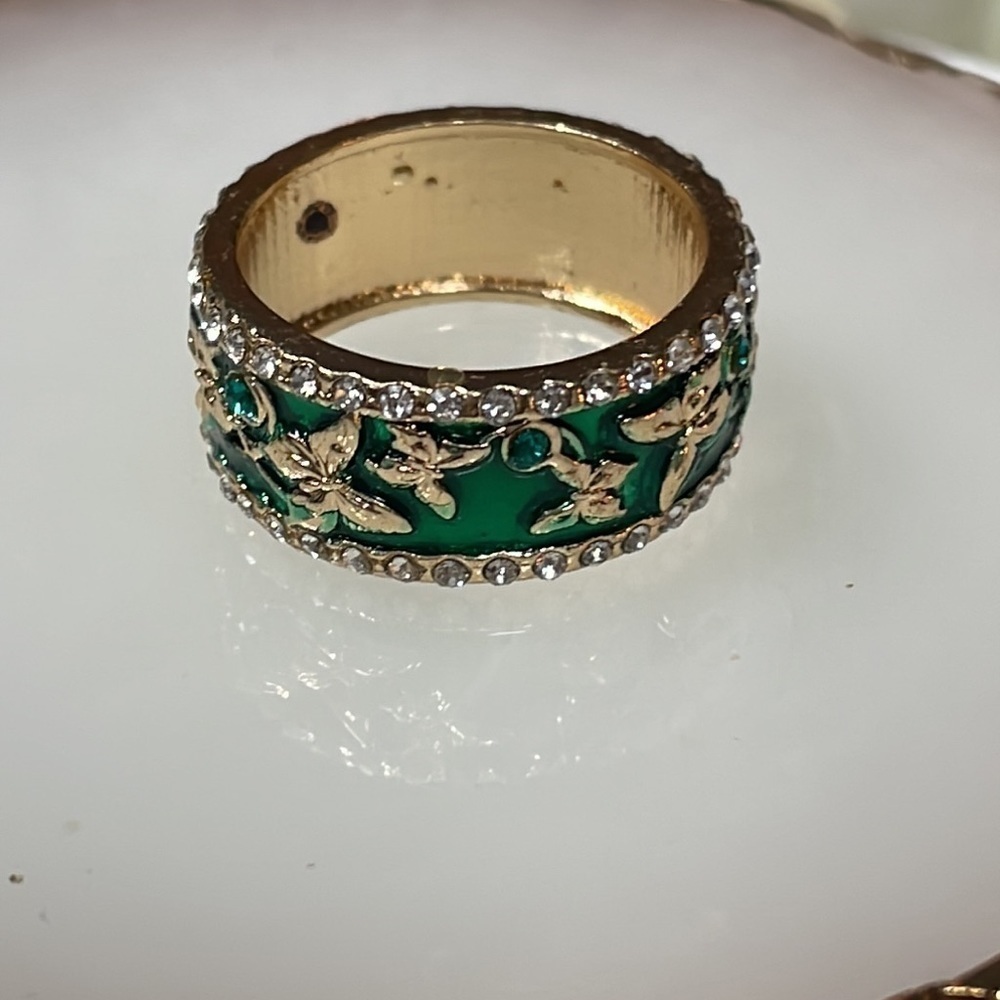 Elegant Butterfly Crystal Green Band Gold Ring - Picture 8 of 11